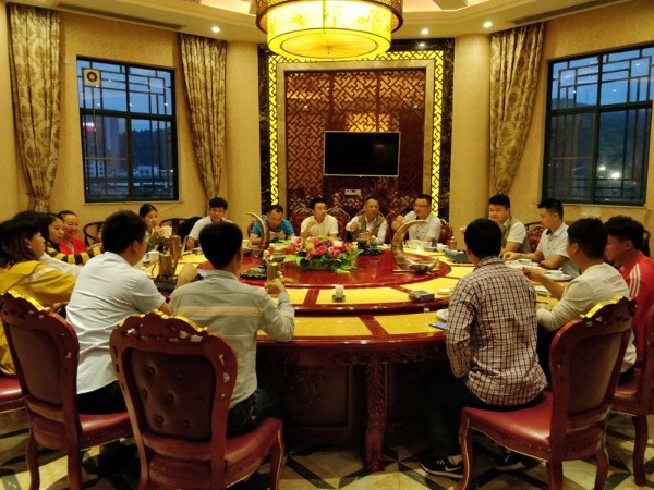 齊心協(xié)力，為公司的未來(lái)再創(chuàng)輝煌！